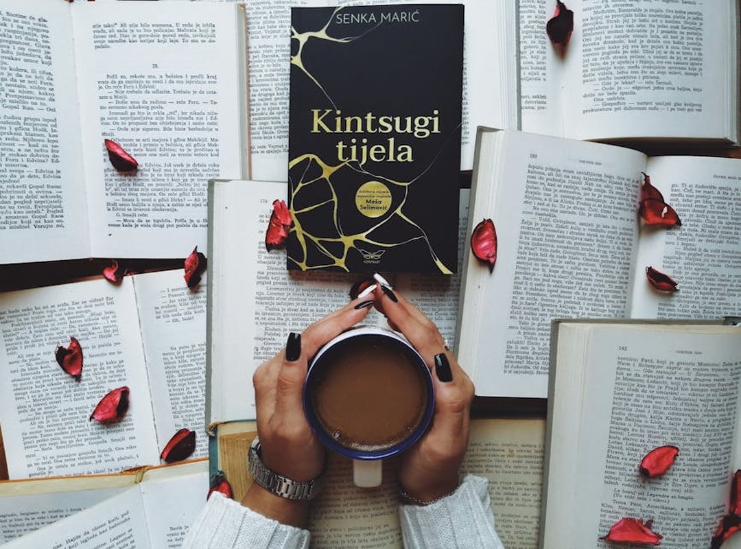 Logica Absurdului: Cum Să 'Citești' Nonsensul lui Lewis Carroll